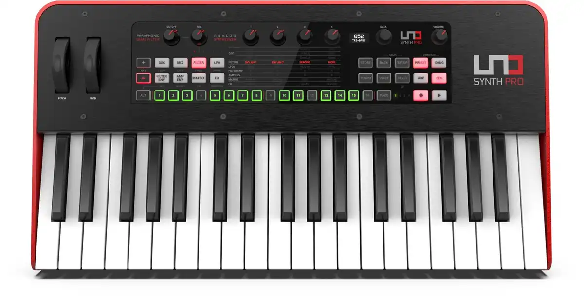 IK Multimedia UNO Synth Pro - analogni synthesizer